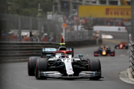ルイスハミルトン(HAMILTON)モナコGPのニキラウダオマージュカラー 