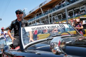 Kubica 'patient' amid F1 comeback crisis