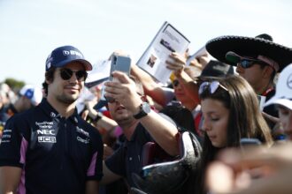 Lance Stroll, Racing Point posiert für ein Foto mit einem Fan Französisch GP F1 / 2019