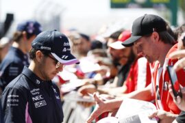 Sergio Perez, Racing Point, signs an autograph Canadian GP F1/2019