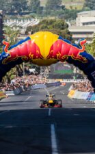 Coulthard does Red Bull RB7 showrun in Cape Town