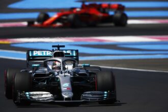 Press: 'No hope' for Hamilton's rivals