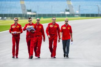 Itália perde a fé em Vettel 'desastroso'