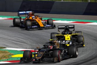 Kevin Magnussen, Haas VF-19 guida Daniel Riccardo, Renault RS19, 2019 GP d'Austria, Red Bull Anello