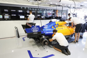 Sainz: Media 'exaggerating' McLaren car concept change