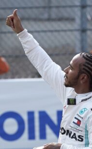 Hamilton tidak khawatir dengan mesin baru Mercedes