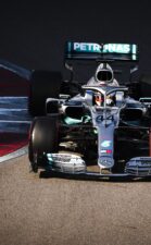 Hamilton plays down Ferrari switch chances