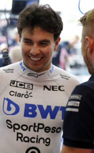 Sergio Perez ออกกำลังกายด้วยการทรงตัวและโยนขวด!