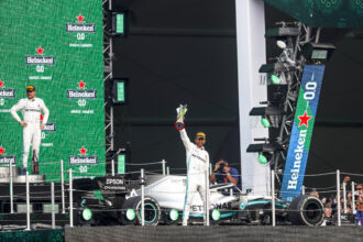 Lewis Hamilton surprises F1 superfans
