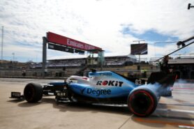 Villeneuve: Williams 'do not deserve' budget cap