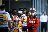Designer doubts Vettel will switch helmet colours