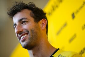 Boss: Renault must 'consider' Ricciardo alternatives