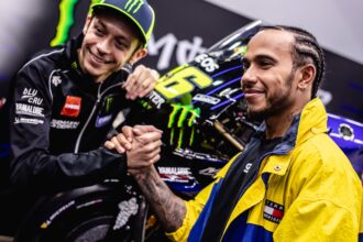 Laporan: Hamilton menabrakkan Moto RossiGP sepeda