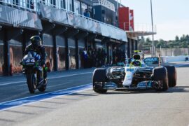 Wallpaper Pictures Hamilton & Rossi drive-swap in Valencia