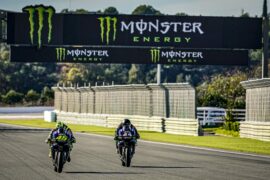 Wallpaper Pictures Hamilton & Rossi drive-swap in Valencia