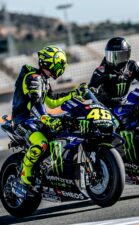 Wallpaper Pictures Hamilton & Rossi drive-swap in Valencia