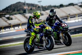 Wallpaper Pictures Hamilton & Rossi drive-swap in Valencia
