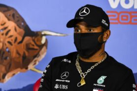 Wolff denies Hamilton distracted by politics