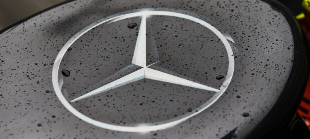 Mercedes ups Aston Martin stake to 20%