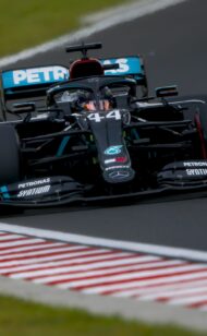 Феттель говорит, что Mercedes гонится в другой вселенной