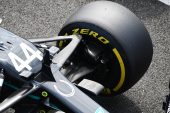 Hamilton: F1 must 'pressure' Pirelli for better tyres