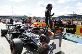 Ricciardo: Lack of competition 'not Mercedes' fault'