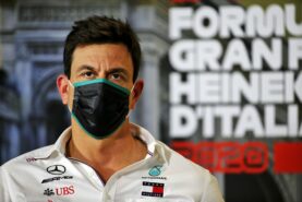 Wolff plays down Ferrari switch rumours