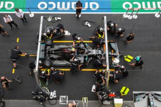 Mercedes stil te midden van $900m F1 claims voor team buy-out