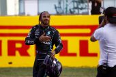 Mercedes rumour reason for Hamilton contract delay?