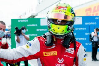 Правила Ковида делают F1 дебютировать легче для Шумахера