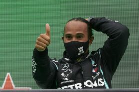 Ecclestone: Hamilton plays poker with four aces