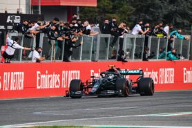 Mercedes to keep black livery in 2021