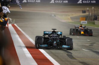 Hamilton zegt dat Verstappen hem dit seizoen grijs zal maken