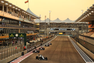 George Russell (GBR) Williams Racing FW43 at the start of the race.
Abu Dhabi Grand Prix, Sunday 13th December 2020. Yas Marina Circuit, Abu Dhabi, UAE.