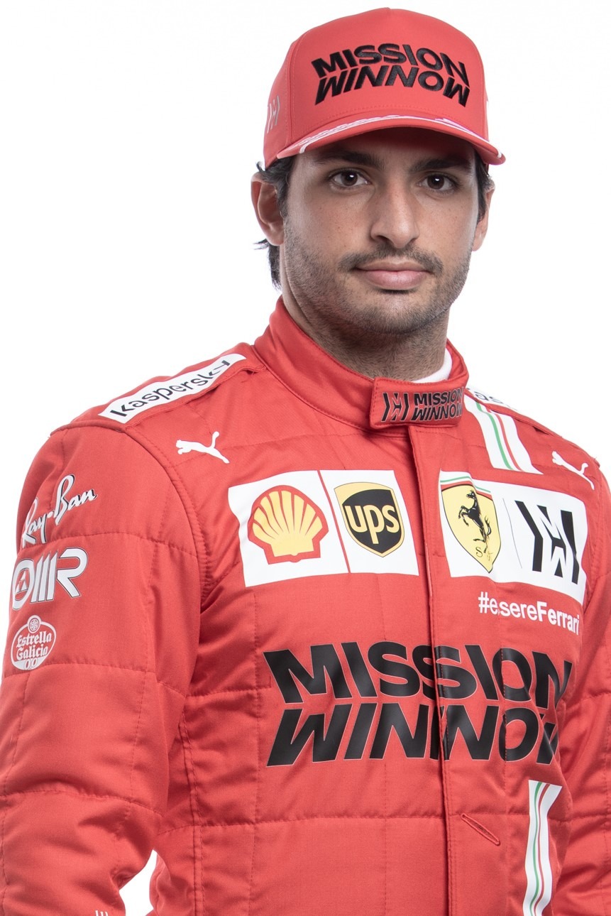 Les différences entre le volant Ferrari de Sainz et celui de Leclerc