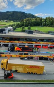In de pitlane - De show op de weg houden