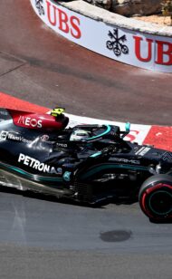Mercedes usuwa stałą nakrętkę koła Monaco