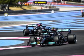 Mercedes не исключает проблемы с шасси: теперь Хэмилтон тоже `` медлит ''
