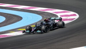 Red Bull doubts Mercedes has stopped developing current racecar