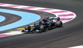 Red Bull doubts Mercedes has stopped developing current racecar