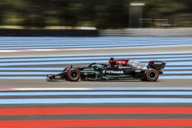 Mercedes team boss denies new title sponsor rumours