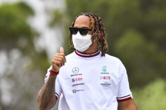 Mercedes team boss rules out new one-year deal with Hamilton