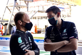 El jefe del equipo Mercedes insinúa que el hacha de Bottas el próximo año ya está hecha