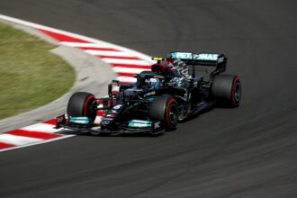 Валттери Боттас за рулем Mercedes W11 на венгерском Гран-при 2021 года F1 GP (2021)