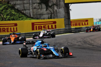521년 헝가리 GP에서 Alpine A2021을 운전하는 Fernando Alonso