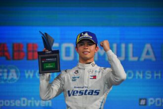 De Vries denies he already signed F1 contract for next year