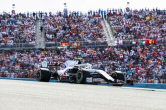 Schumacher caught in middle of hot F1 title battle