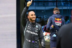Hamilton denies being furious at team about late pitstop