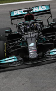 Hamilton's DRS wing opening on Mercedes too big