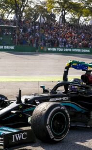 Hamilton fined €5k for undoing his seat belts on in-lap